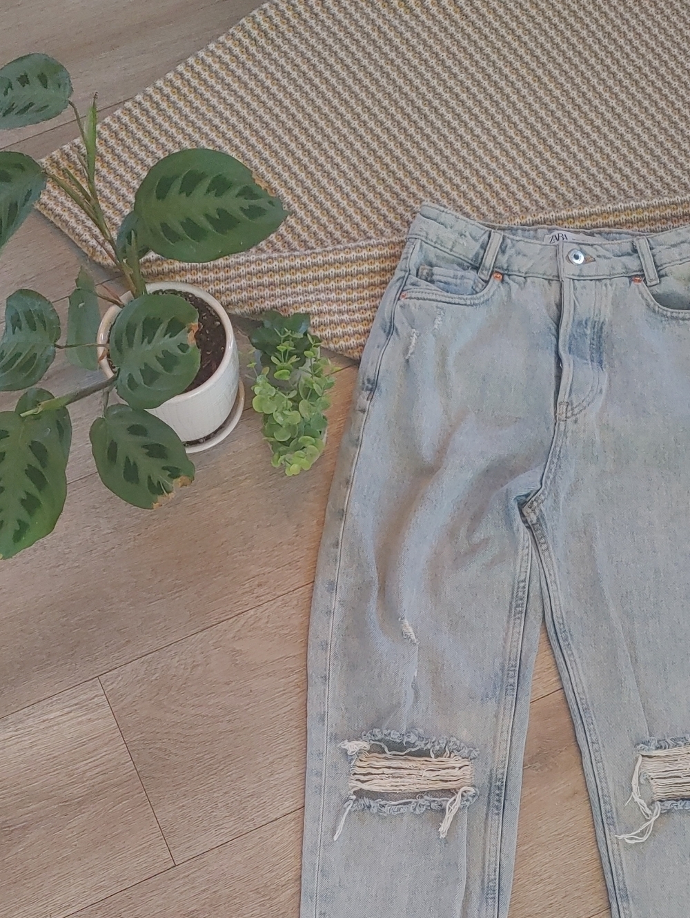 Zara Light Blue Distressed Size 2 Jeans